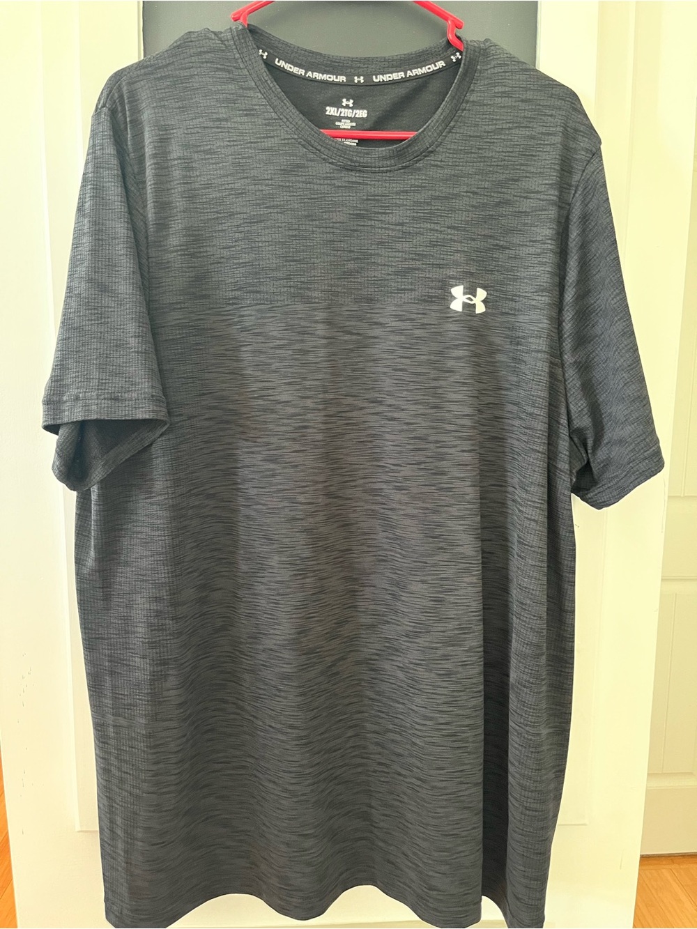 Under Armour Men’s Heathered Charcoal Short Sleeve Performance Tee